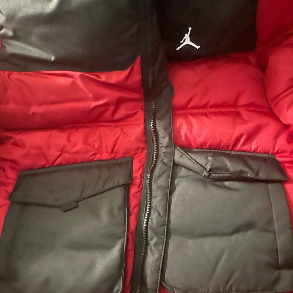 NWOT Boys Size Large Jordan Gym Red and Black Puffer Jacket